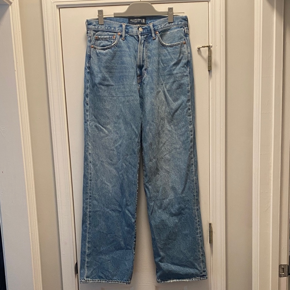 Abercrombie & Fitch Men's Relaxed Jeans in Light Blue
